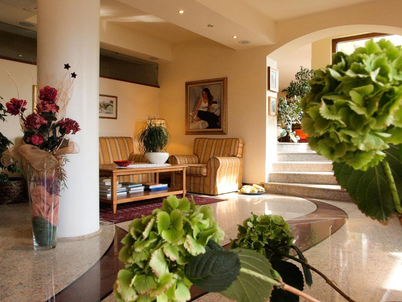 Hotel Bellavista Малчезине Екстериор снимка