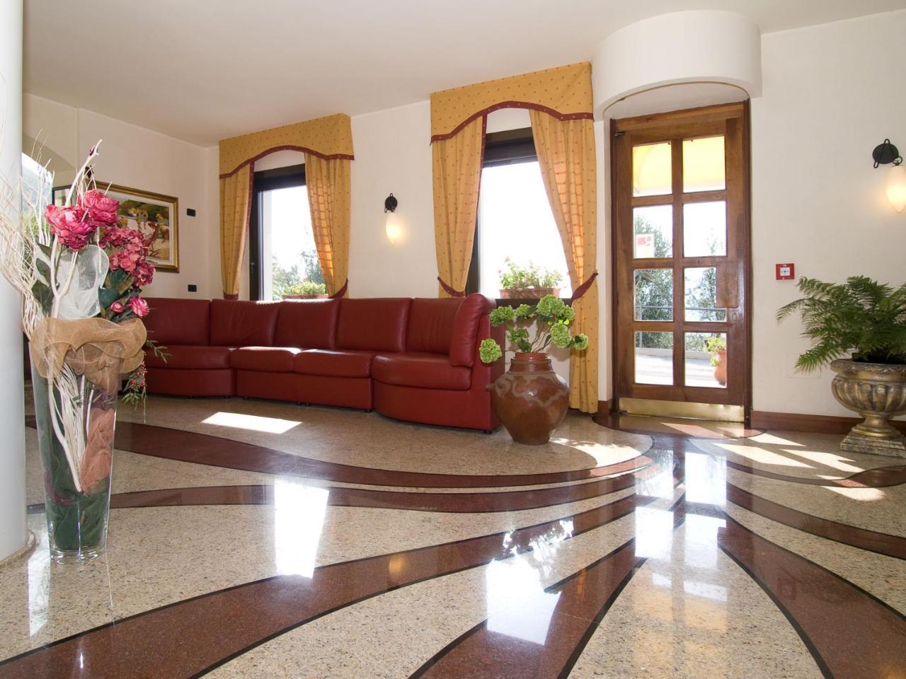 Hotel Bellavista Малчезине Екстериор снимка