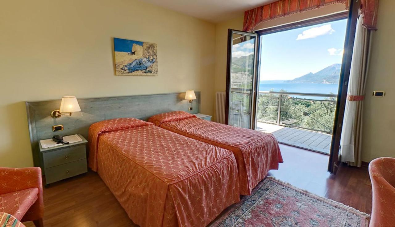 Hotel Bellavista Малчезине Екстериор снимка
