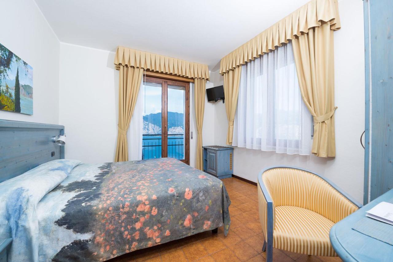 Hotel Bellavista Малчезине Екстериор снимка